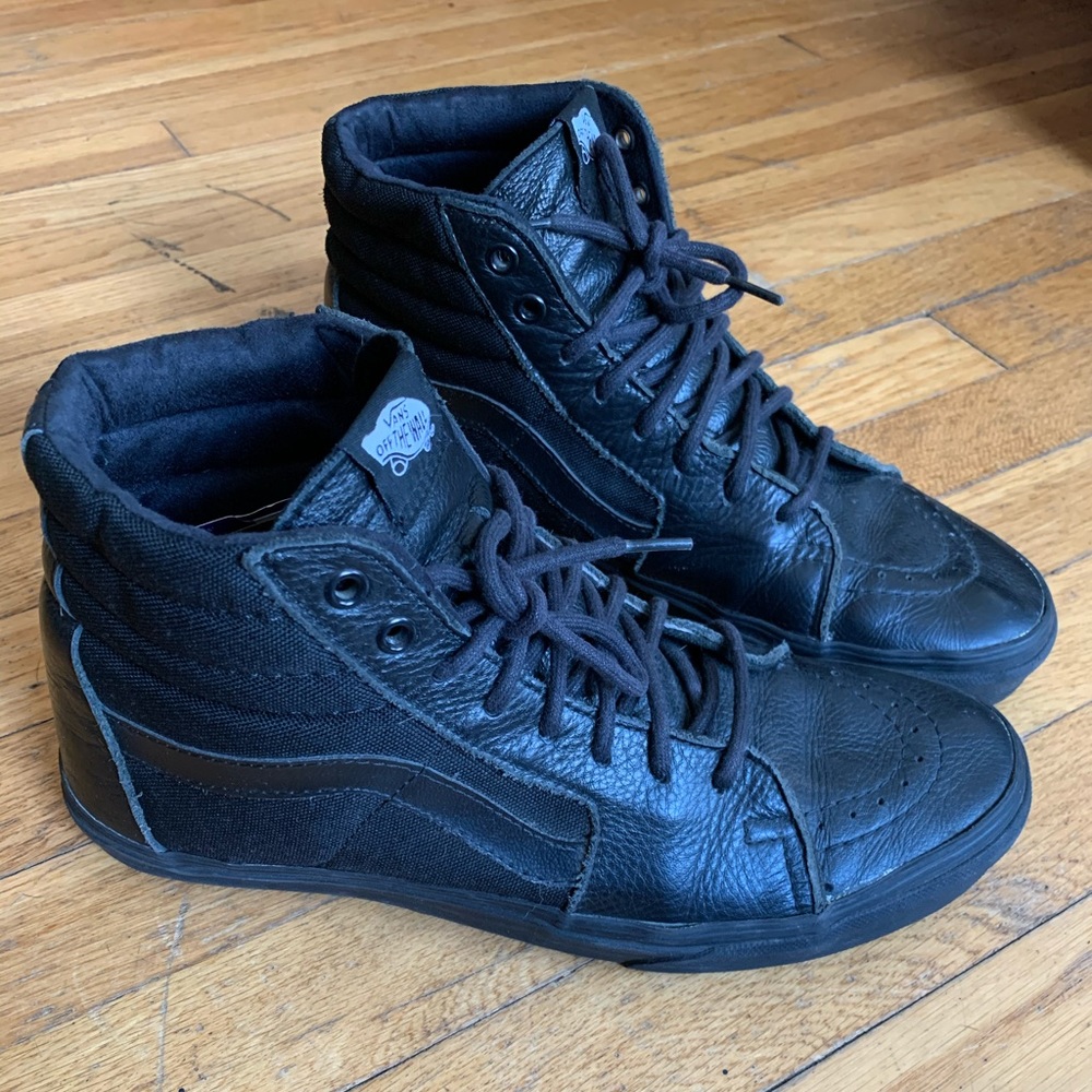 Vans Men’s blacked out Hightops
